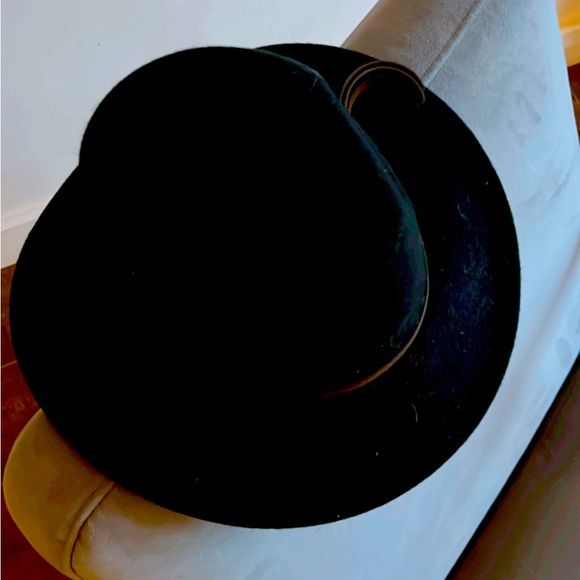 Black hat with removable tassel - Picture 3 of 5